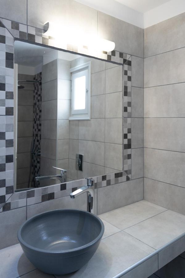 White Lily Suites & Lofts - Adults Only 16 Plus Perivolos  Exterior photo
