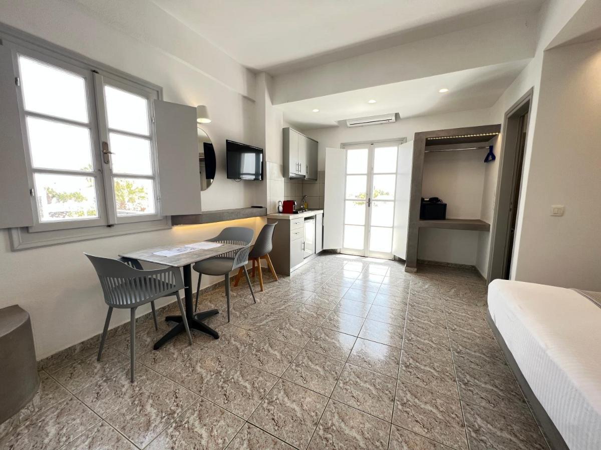 White Lily Suites & Lofts - Adults Only 16 Plus Perivolos  Exterior photo
