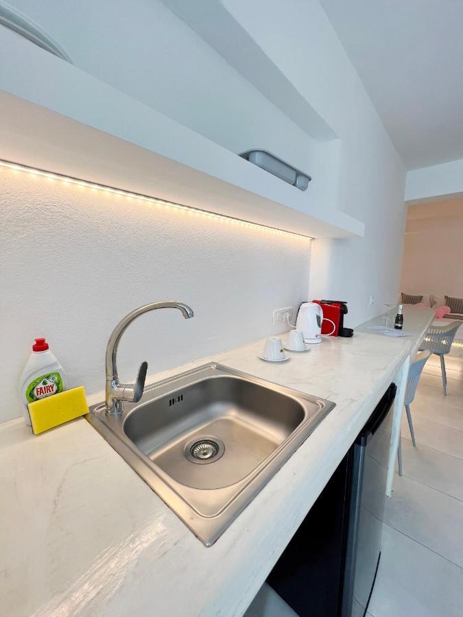 White Lily Suites & Lofts - Adults Only 16 Plus Perivolos  Exterior photo