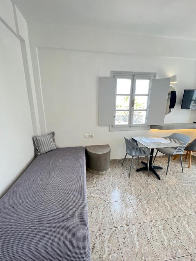 White Lily Suites & Lofts - Adults Only 16 Plus Perivolos  Exterior photo