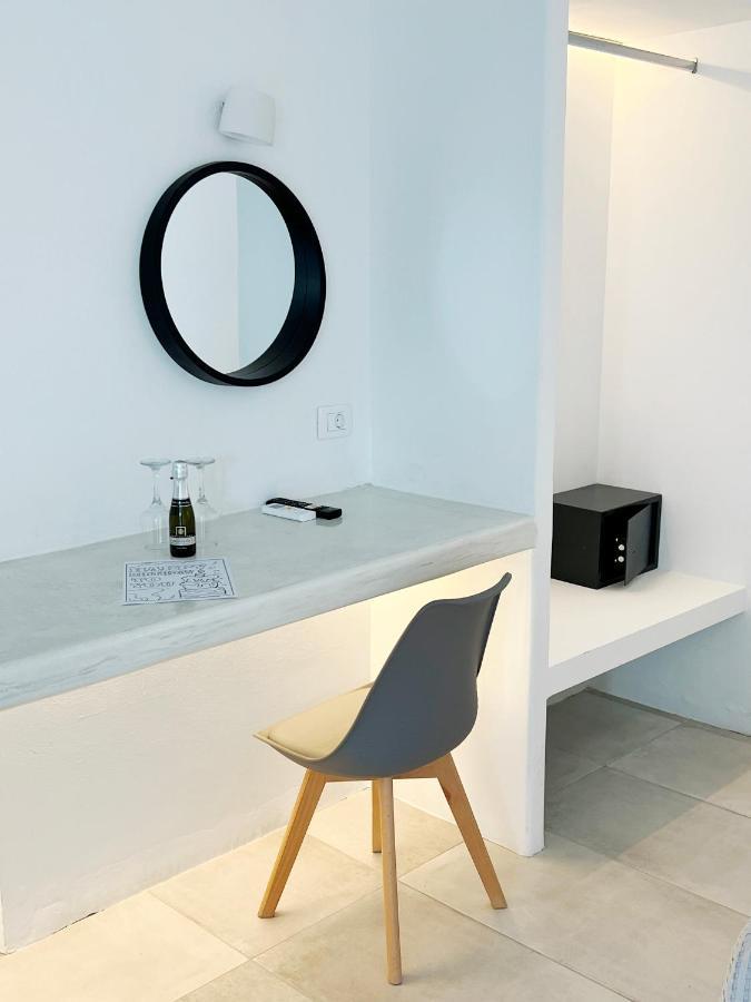 White Lily Suites & Lofts - Adults Only 16 Plus Perivolos  Exterior photo
