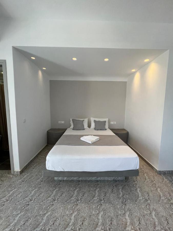 White Lily Suites & Lofts - Adults Only 16 Plus Perivolos  Exterior photo