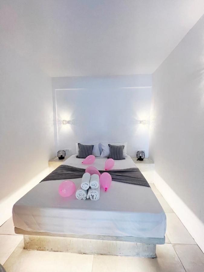 White Lily Suites & Lofts - Adults Only 16 Plus Perivolos  Exterior photo