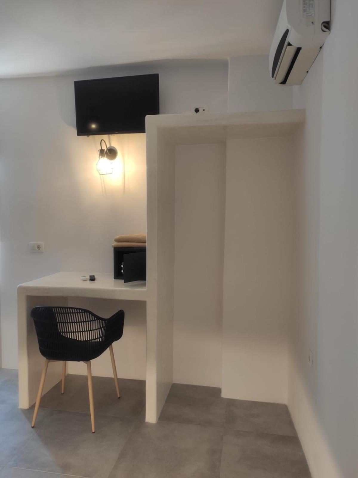 White Lily Suites & Lofts - Adults Only 16 Plus Perivolos  Exterior photo