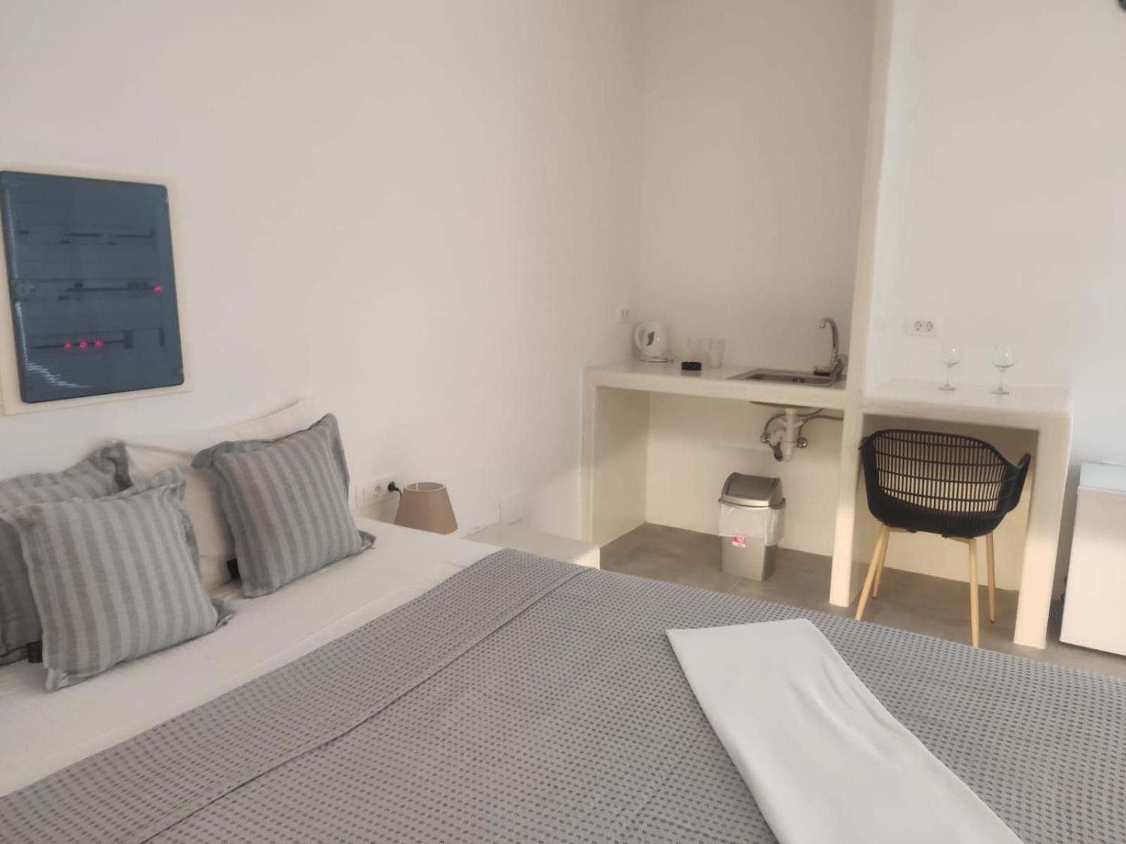 White Lily Suites & Lofts - Adults Only 16 Plus Perivolos  Exterior photo